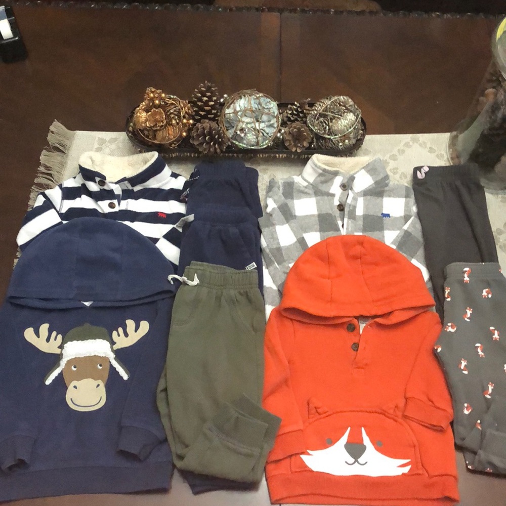 Carter’s Sz 2T&24mo 2 piece outfits +1 extra pants